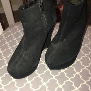 Black wedge heels